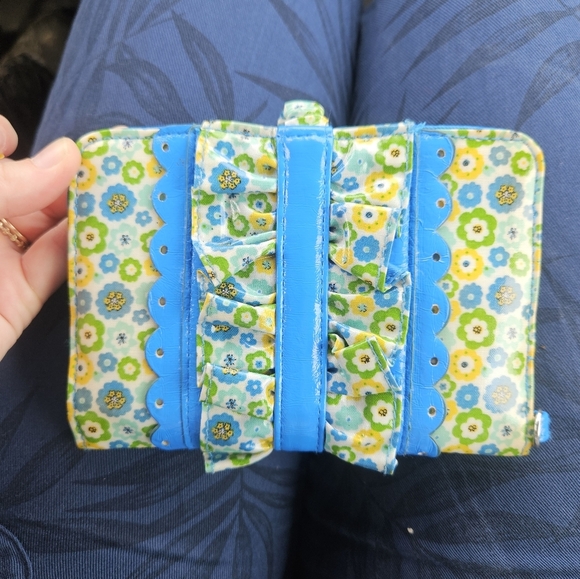 Vera Bradley English Meadow FRILL Wallet - Picture 6 of 6